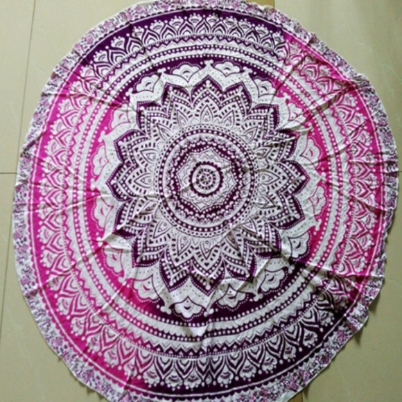 Hot new circular beach mat/yoga blanket/coverup - Picture 2 of 7